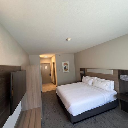 Holiday Inn Express - Wichita North - Park City By Ihg Buitenkant foto